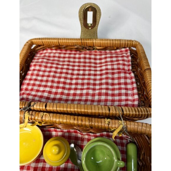 Vintage Wicker Picnic Basket With Ceramic Tea Set - Green & Yellow - Red Checker - Picture 4 of 7